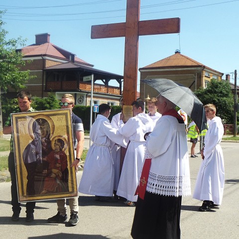 Symbole ŚDM - Krzyż i Ikona w naszej parafii