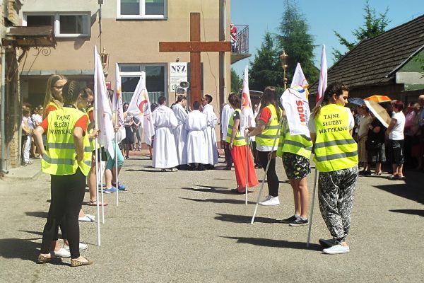 Symbole ŚDM - Krzyż i Ikona w naszej parafii
