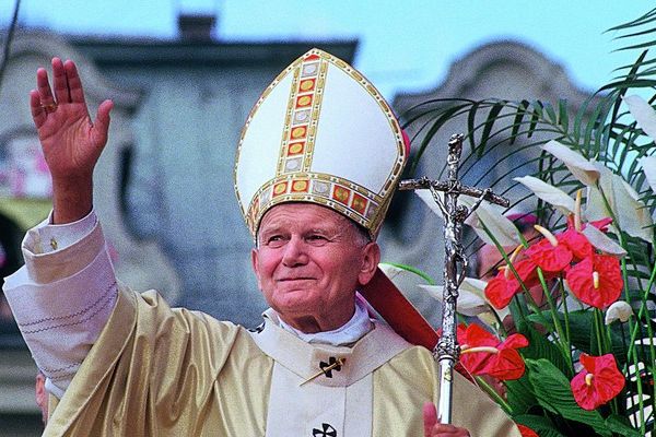 Adoracja Najświętszego Sakramentu i modlitwy za wstawiennictwem Świętego Jana Pawła II 